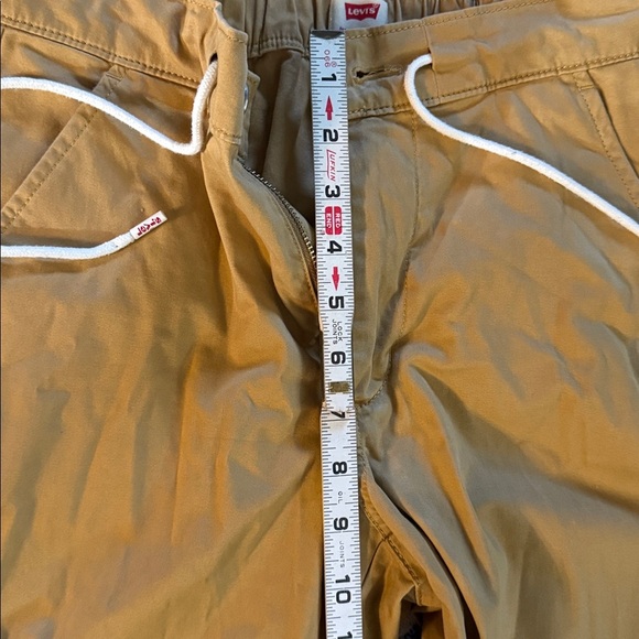 Levi's Tan Jogger Pants. 97% cotton 3% elastane. Size 26 - Picture 6 of 8